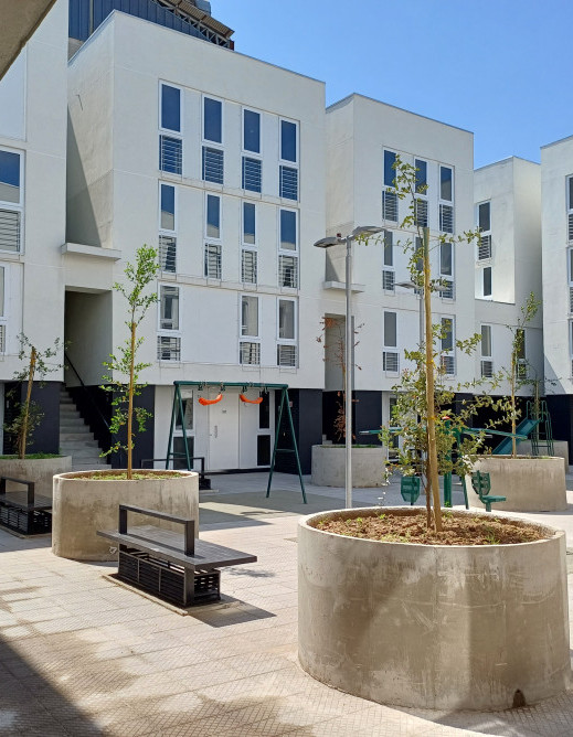 Patios de Copiapó, un proyecto de integración social a escala barrial que acoge la diversidad del entorno del centro de Santiago